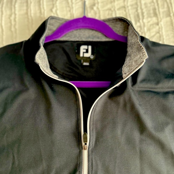 “SOLD” FOOTJOY GOLF VEST - Picture 5 of 5